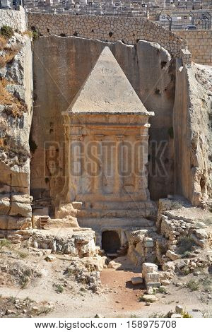 JERUSALEM ISRAEL 23 10 16: The tomb of the priest Zechariah Ben Jehoiada is an ancient stone monument adjacent to the Tomb of Benei Hezir.