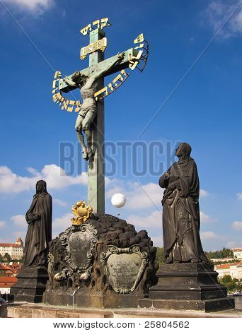 Jesus Crusifix Statue Prag'daki Charles Köprüsü