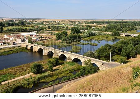 Bridge  And River Agueda, Ciudad Rodrigo, Castile And Leon, Spain