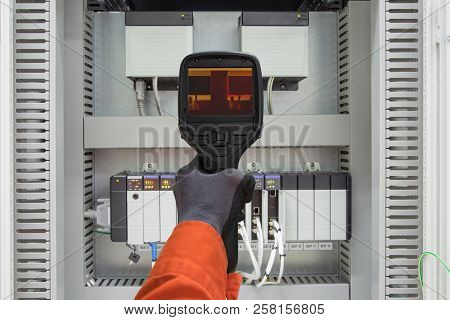 Electrician Use Thermo Scan Gun Survey Loosen Cable, Wiring And Over Load Electric And Instrument Eq