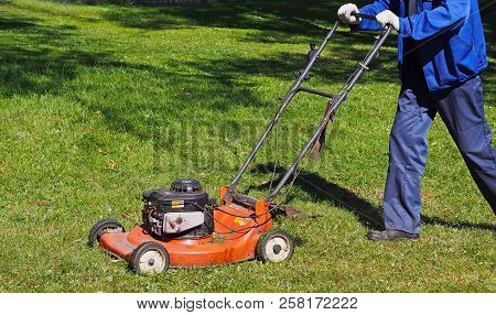 City Workers - Summer Lawn Mowing. Rusia