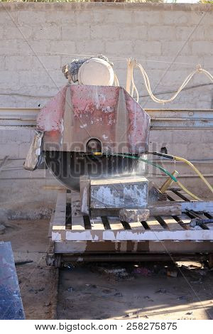 Industrial Machine For Cutting Slabs Of Rock Into Smaller Pieces