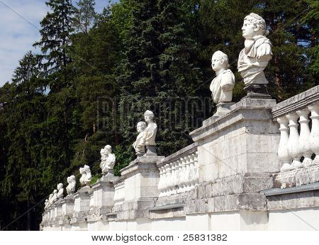 SehenswÃ¼rdigkeiten in alten Terrasse nahe dem Palast. Archangelskoje. Moskau