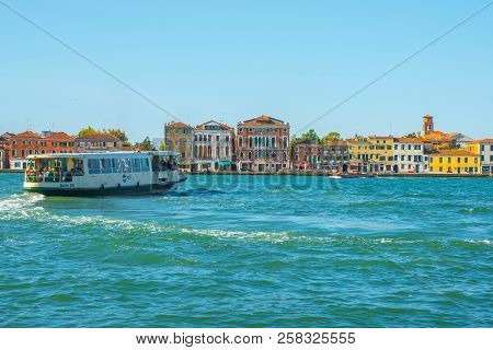 Venice, Italy - 16.08.2018: Colorful Houses On The Island Of Giudecca, Venice Italy