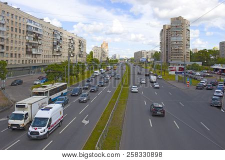 Saint Petersburg, Russia - August 13, 2018: View Of The Avenue Of Glory On A Cloudy August Day