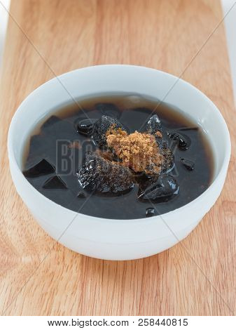 Grass Jelly (mesona Chinensis), Vegetable Jelly, Eaten With Sugar