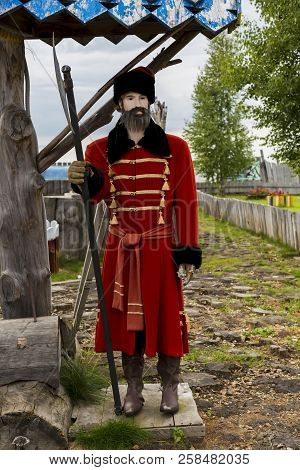 Mannequin Of The Guard - Archer In The Red Caftan