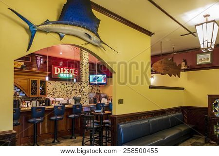 New Orleans, Usa - Nov 28, 2017: The Lounge Area At Deanies Seafood Restaurant. Features Warm Southe