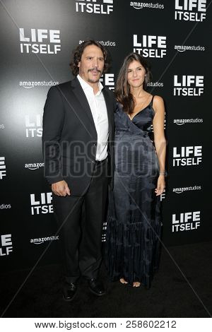 LOS ANGELES - SEP 13:  Sergio Peris-Mencheta, Marta Solaz at the 