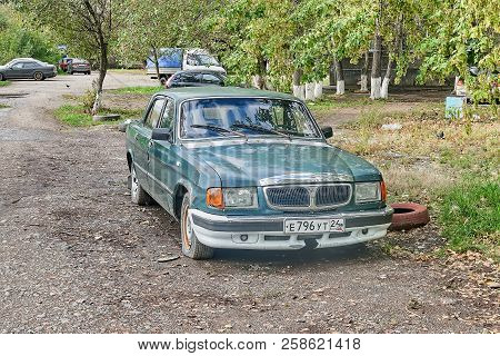 Krasnoyarsk, Russia - September 16, 2018: Volga Gaz 31029 Car Waiting For The Tow Truck For Transpor