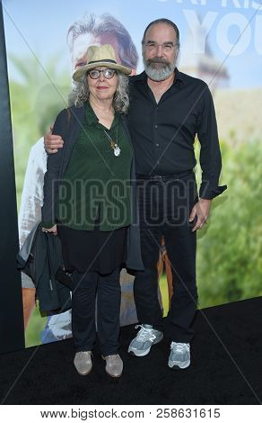 LOS ANGELES - SEP 13:  Mandy Patinkin and Kathryn Grody arrives for the 'Life Itself' Hollywood Premiere on September 13, 2018 in Hollywood, CA                