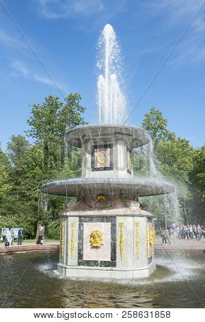 St Petersburg, Russia - 03 June, 2018: Vertical Picture Of Huge Fountain At Peterhof, Important Land