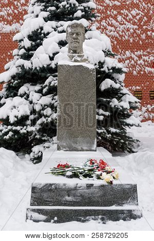 Moscow, Russia - January 31, 2018: Grave Of Josef Stalin In Front Of The Kremlin Wall. Kremlin Wall 