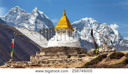 Stupa Near Dingboche Village With Prayer Flags And Mounts Kangtega And Thamserku - Way To Mount Ever