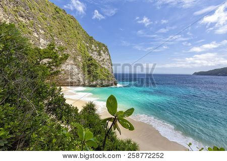 Stunning View Of Kelingking Beach In Nusa Penida, Indonesia.