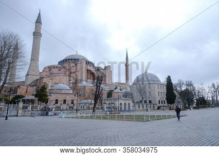 Istanbul, Turkey - 25 March, 2020:  Hagia Sophia Museum (ayasofya In Turkish), Normally Filled With 