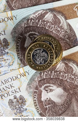 Cash And Polish Zlotys In Coins Are On 10 Zlotys Banknotes, Details Of The National Currency Of Pola
