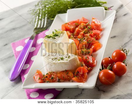 Tomino ost med pachino tomater salat
