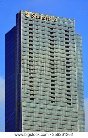Taguig, Ph - Oct. 1: Shangri-la The Fort Facade On October 1, 2016 In Taguig, Philippines. Shangri-l