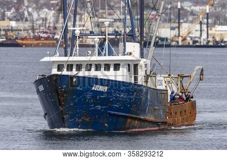 Fairhaven, Massachusetts, Usa - March 28, 2020: Crewmen Working On Gear As Scalloper Avenger Leaves 