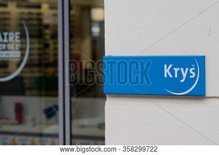 Bordeaux , Aquitaine / France - 02 20 2020 : Krys Optic Logo Sign Optician Shop Glasses Store Brand 