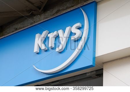 Bordeaux , Aquitaine / France - 02 20 2020 : Krys Optic Logo Shop Brand Sign Store Optician Glasses