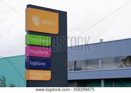 Bordeaux , Aquitaine / France - 03 07 2020 : Astera Pharmacists Cooperative Logo Sign Wholesaler Cer