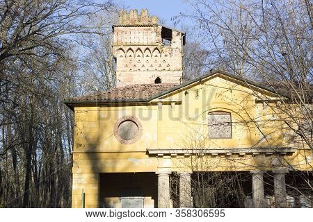 View Inside The Wonderful Park Of Villa Reale
