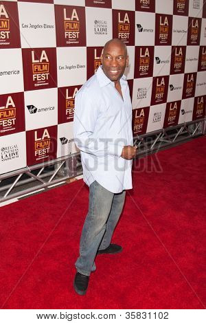 LOS ANGELES, CA - 20 juni: John Singleton arriveert op de Los Angeles Film Festival première van ' Midd