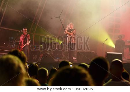 OLHAO โปรตุเกส - 9 สิงหาคม: GNR ทำ onstage ที่เทศกาลอาหารทะเลเมื่อ 9 สิงหาคม 2012 ใน Olhao