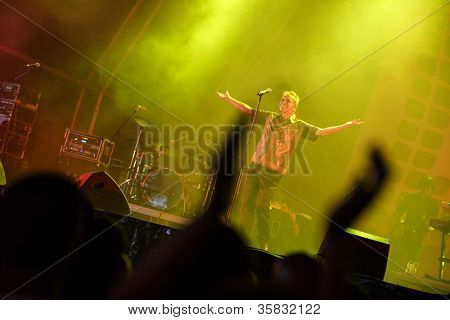 OLHAO โปรตุเกส - 9 สิงหาคม: GNR ทำ onstage ที่เทศกาลอาหารทะเลเมื่อ 9 สิงหาคม 2012 ใน Olhao