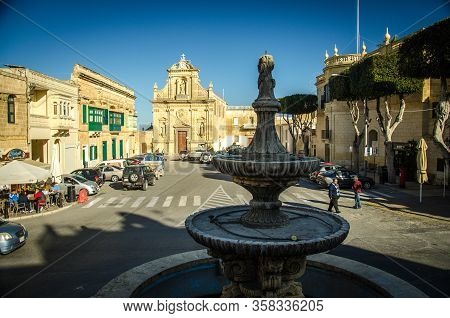 Victoria, Malta - March 12, 2017: Medieval Square Of St. Francis And Streets With Fountain In The Vi