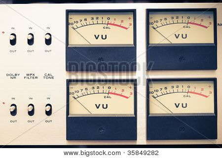 vintage analog volumen meter