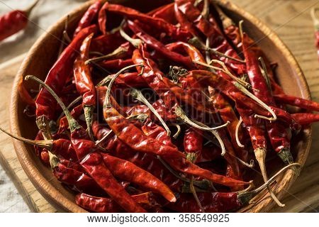 Raw Red Organic Chile De Arbol Peppers