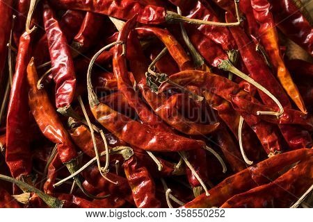 Raw Red Organic Chile De Arbol Peppers