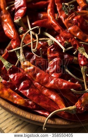 Raw Red Organic Chile De Arbol Peppers