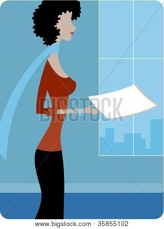 一个女人抱着一份文件 ；侧视图
