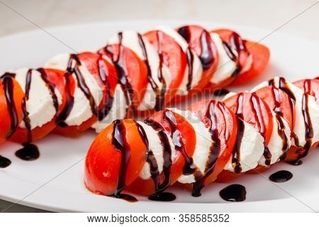 tomatoes with mozzarella and balsamic cream