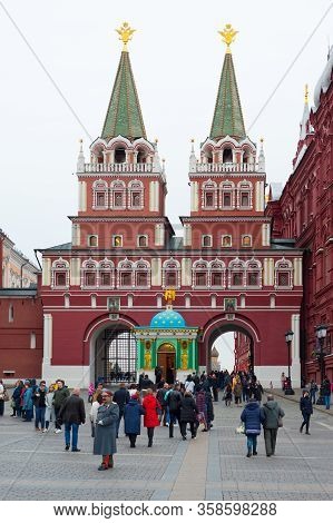 Moscow, Russia - October 14, 2019: Resurrection Gate And Iberian Chapel In Manezhnaya Square In Autu