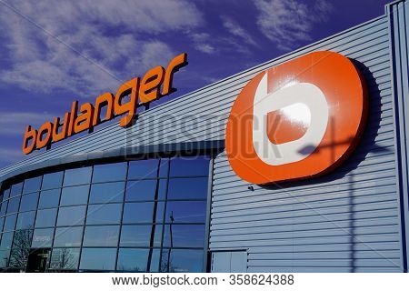 Bordeaux , Aquitaine / France - 01 22 2020 : Boulanger Logo Orange Front Shop French Chain Of Electr