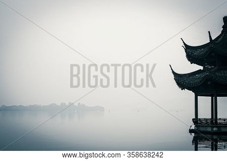 West Lake .freshwater Lake In Hangzhou, China. Classical Beauty In China Scene. Natural Scenery And 