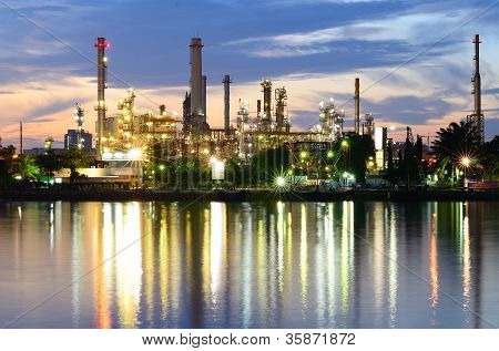 Бангкок нефтеперерабатывающий завод в Сумерки время