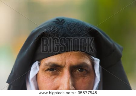 ผู้หญิงมุสลิมแคชเมียร์สัมผัส Burqa เปิดตัว