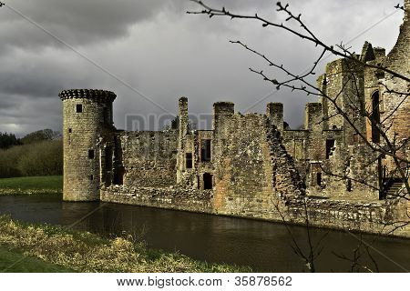 ซากปรักหักพังของปราสาท Caerlaverock