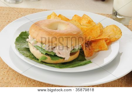 Kanapka z tuńczykiem Bagel