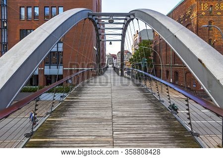 Kibbelsteg Bridge Over Brooksfleet Canal In Speicherstadt Warehouse District In Hamburg City, German
