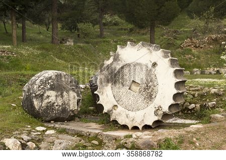 This Is An Old City Which Is Called As Ephesus. This City Was Built By Amazon Women. These Are Giant