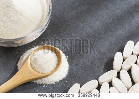 Pills And Collagen Protein Powder - Hydrolyzed