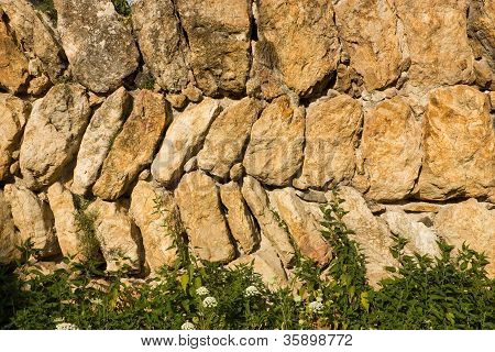 Antico muro in pietra
