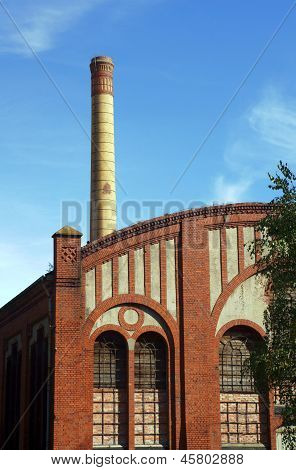 Fabrik und Schornstein im alten Gaswerk